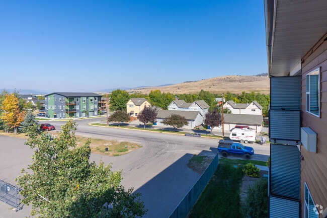 1BR, 1BA - 500SF - Neighborhood Context - Majestic Drive