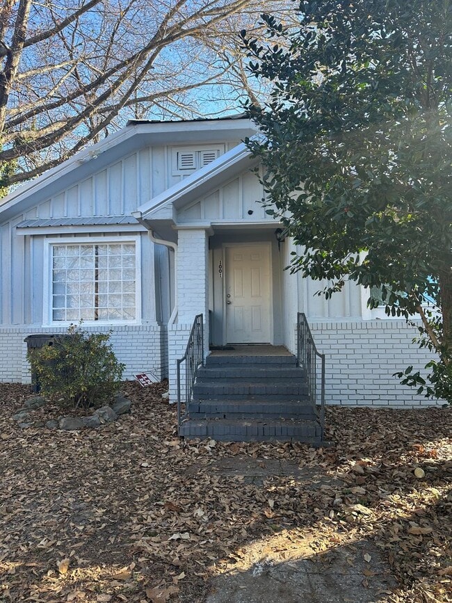 Building Photo - Spacious 3-Bed, 2-Bath in Pleasant Grove