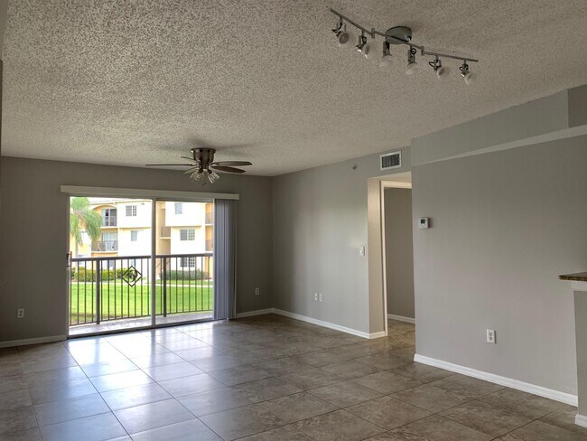 Foto del edificio - 50 Crestwood Ct N