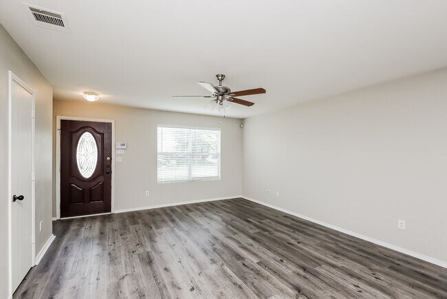 Foto del edificio - 6217 Winnebago Ct