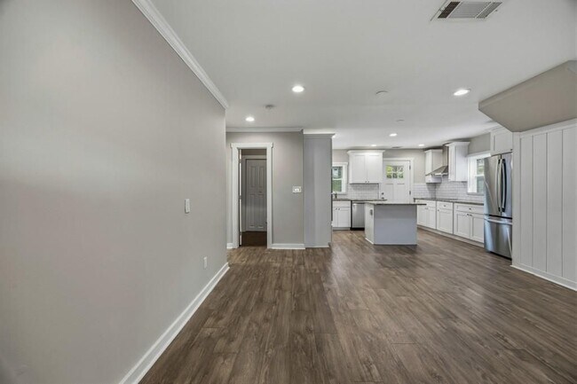 Foto del edificio - 2455 Lynn Iris Dr