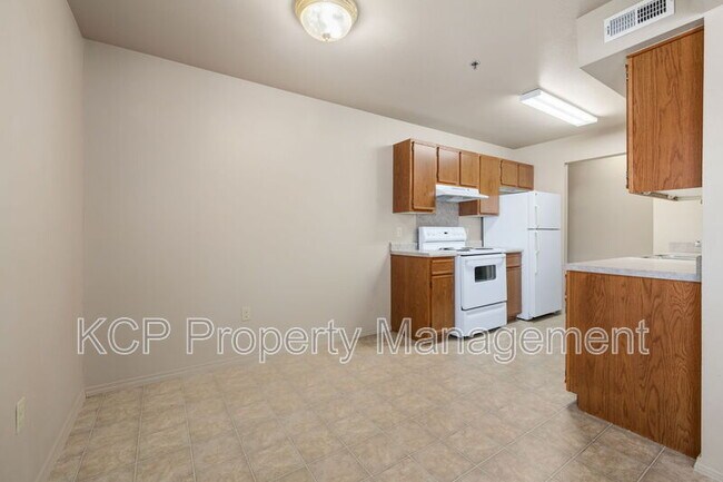 Building Photo - 6400 Massard Rd