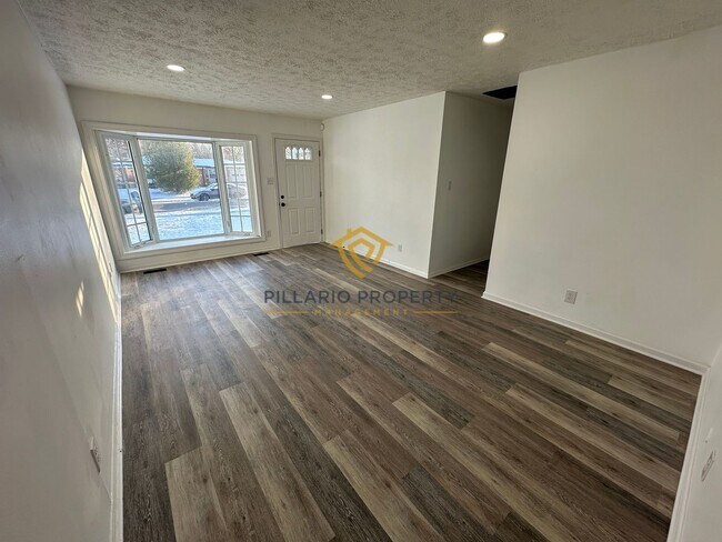 Foto del edificio - Spacious & Updated 4BR/2BA Home Near Holliday Park — Move-In Ready!