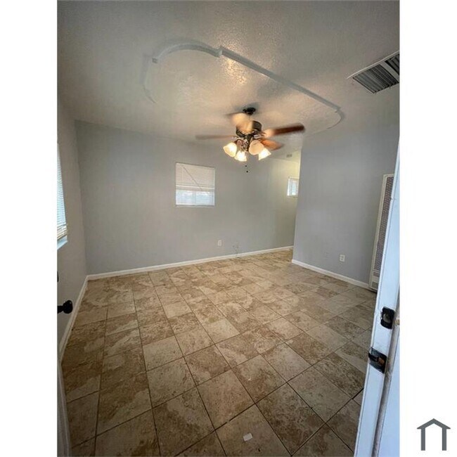 Foto del edificio - 2139-2145 S Lee Avenue