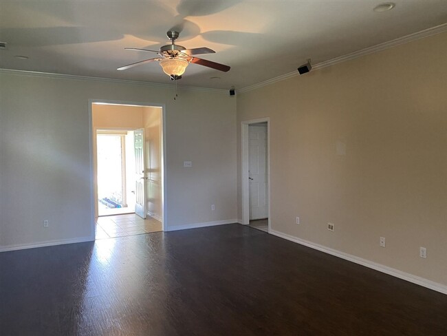 Building Photo - Recently renovated 3 bedroom home for leas...