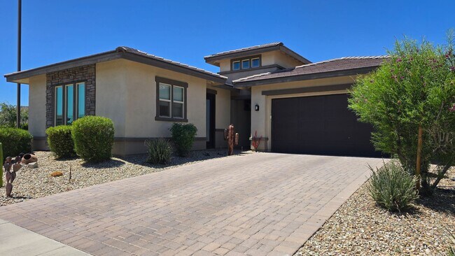 Foto del edificio - Gated community in amenity rich Estrella Mountain Ranch! Private pool!