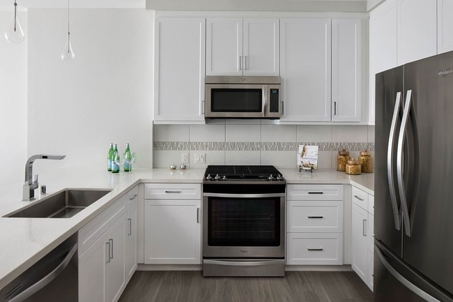 Pierside North  apartments — community photo - Pierside North