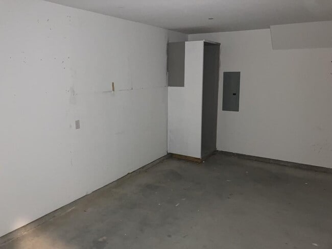 Building Photo - 2114 Bidwell Dr