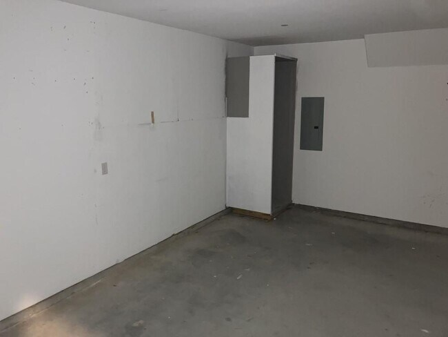 Foto del edificio - 2114 Bidwell Dr