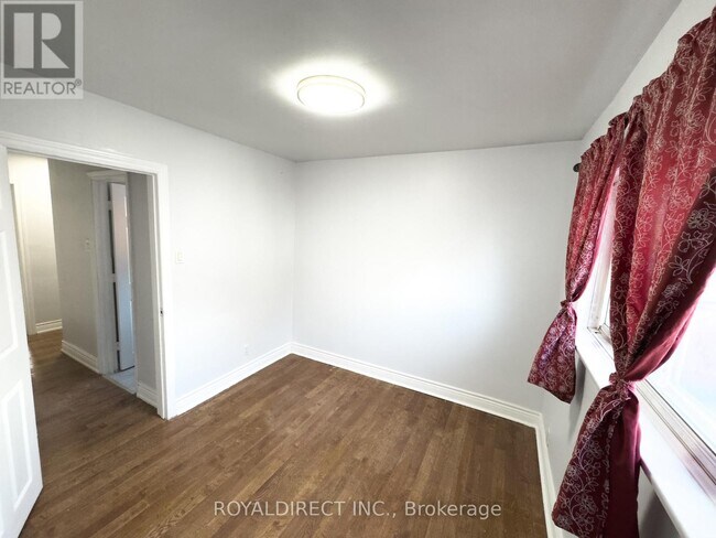 Photo du bâtiment - 3261 Lawrence Ave E