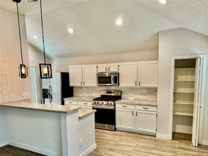 Building Photo - 17410 Saxon Dr