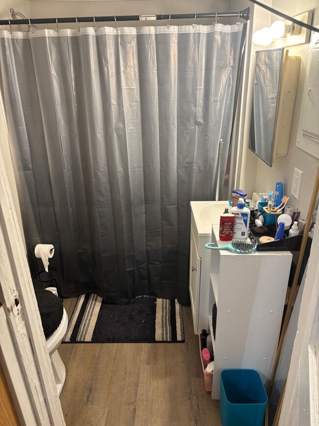 Building Photo - 18 E Forest Ave