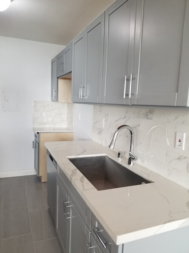 Foto principal - 5328 Newcastle Ave