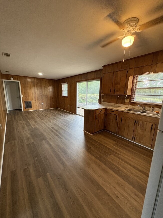 Building Photo - 603 Waters Dr