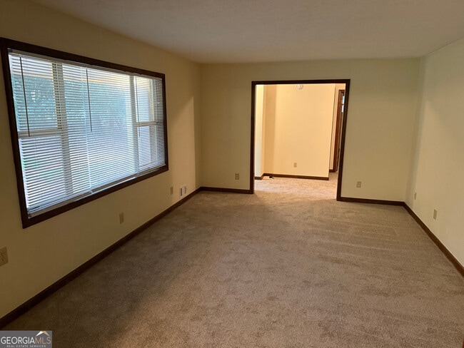 Building Photo - 5254 Deer Run Dr SW