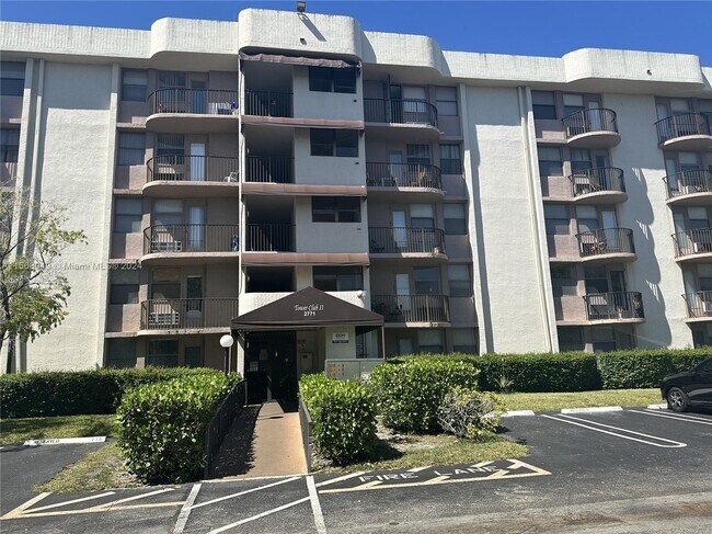 Foto del edificio - 2771 Riverside Dr