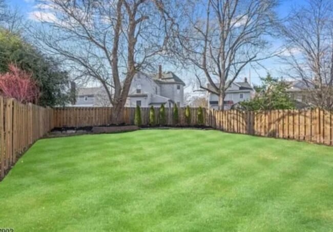 Photo - 530 Hort St House