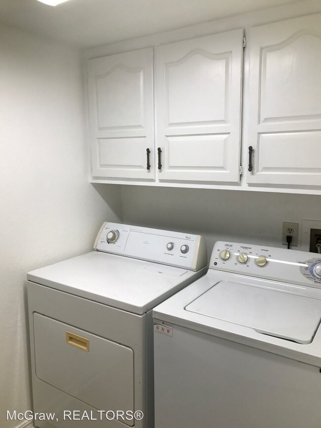 Building Photo - 3 br, 2 bath House - 9116 S. Maplewood Ave.