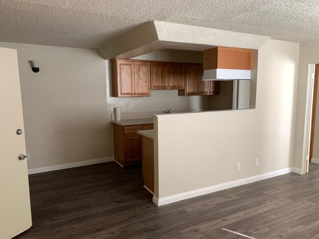 Building Photo - 639 N Heliotrope Dr