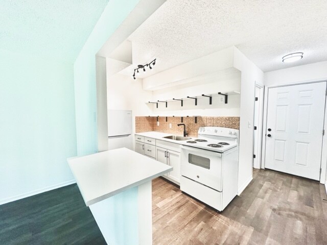 Foto principal - 415 E 2nd St