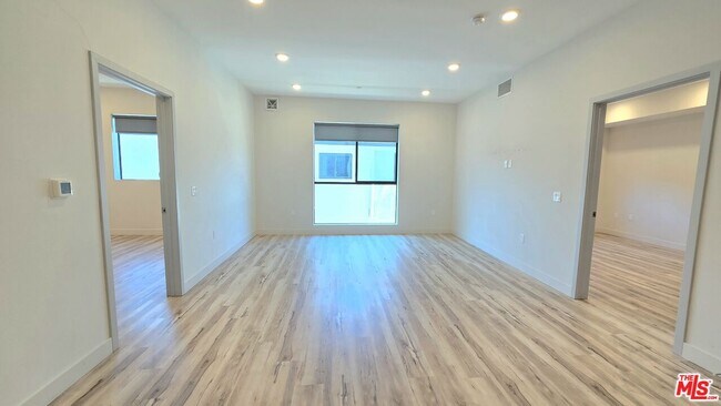 Foto del edificio - 1540 S Hayworth Ave