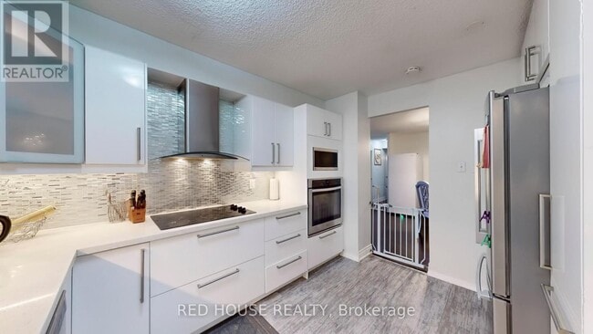 Building Photo - 50-450 Mississauga Vly Blvd