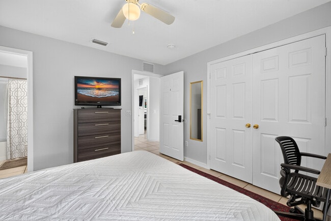 Building Photo - 217 Ichabod Ave