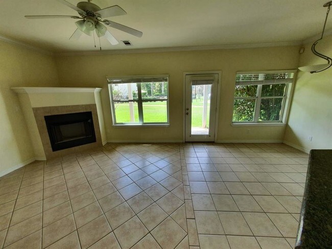 Building Photo - 16020 Fountainview Dr