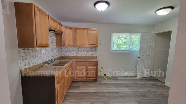 Building Photo - 3437 Elmhurst Dr