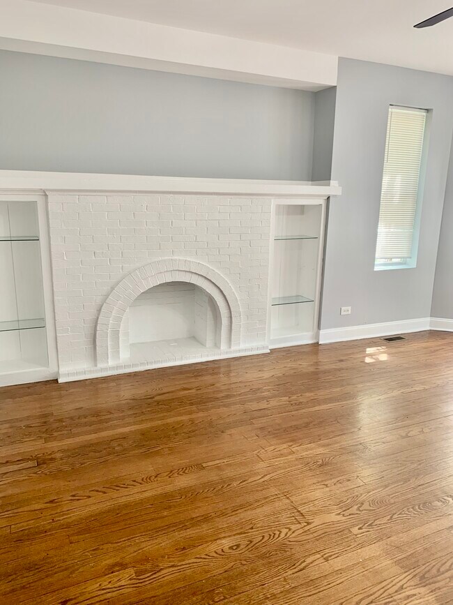 Living Room - 8415 S Ingleside Ave