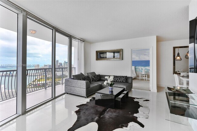 Building Photo - 1750 N Bayshore Dr