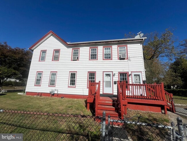 Building Photo - 301 N 8th St