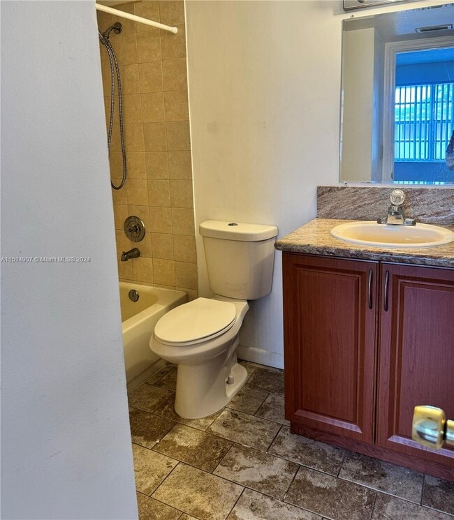 Building Photo - 10028 Twin Lakes Dr