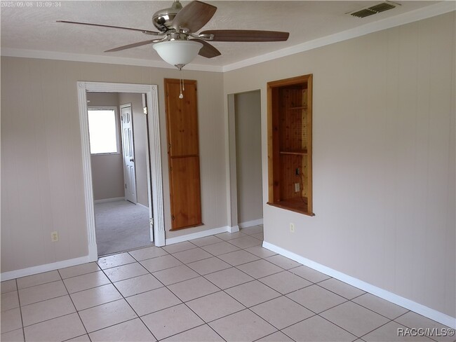Building Photo - 1467 N Paul Dr