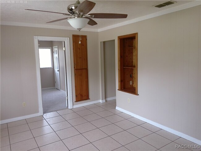 Foto del edificio - 1467 N Paul Dr