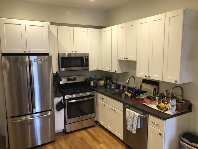 Building Photo - 194 Central St