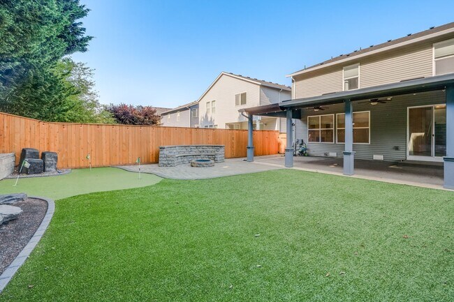 Building Photo - Beautiful 4 bed, 2.5 bath rental home in Oatfield Neighborhood Milwaukie!