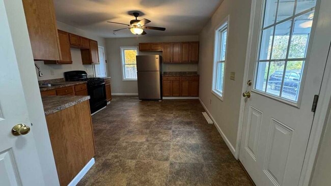 Building Photo - 14 Searle Ave