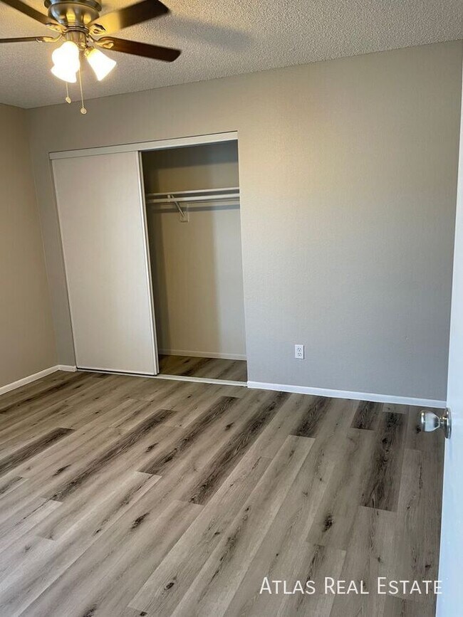 Foto del edificio - 465 W Ivyglen St