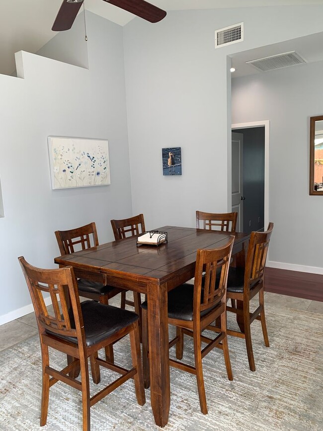 Building Photo - FURNISHED 2+ 2 Cottage - Downtown Ventura