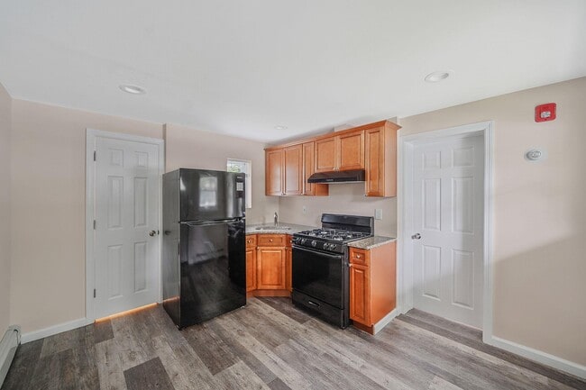 Building Photo - 16 Bellport St