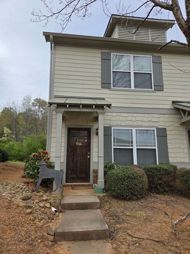 Building Photo - 2 Bedroom Townhouse at Whitehall Village!