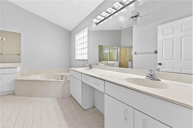 Foto del edificio - 14066 Glenlyon Ct