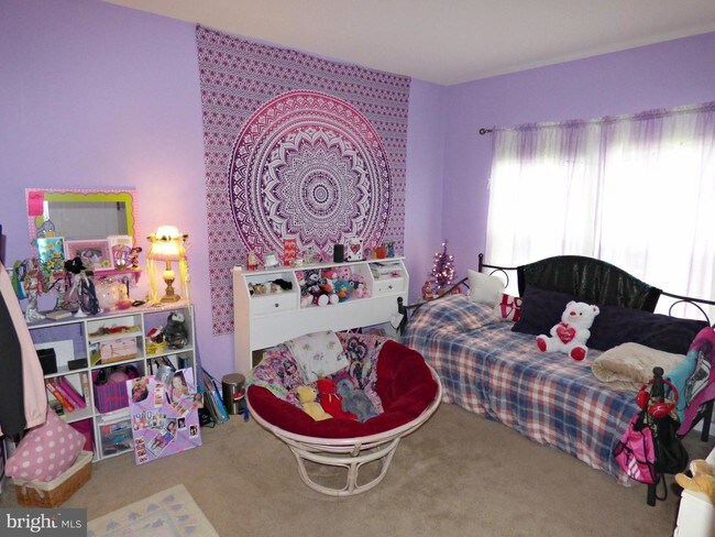 Building Photo - 5041 Small Gains Way