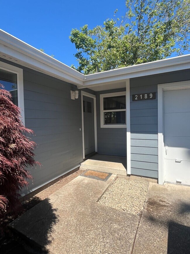 Foto del edificio - 3-Bedroom 2-Bathroom home in Eugene. Full Remodel!