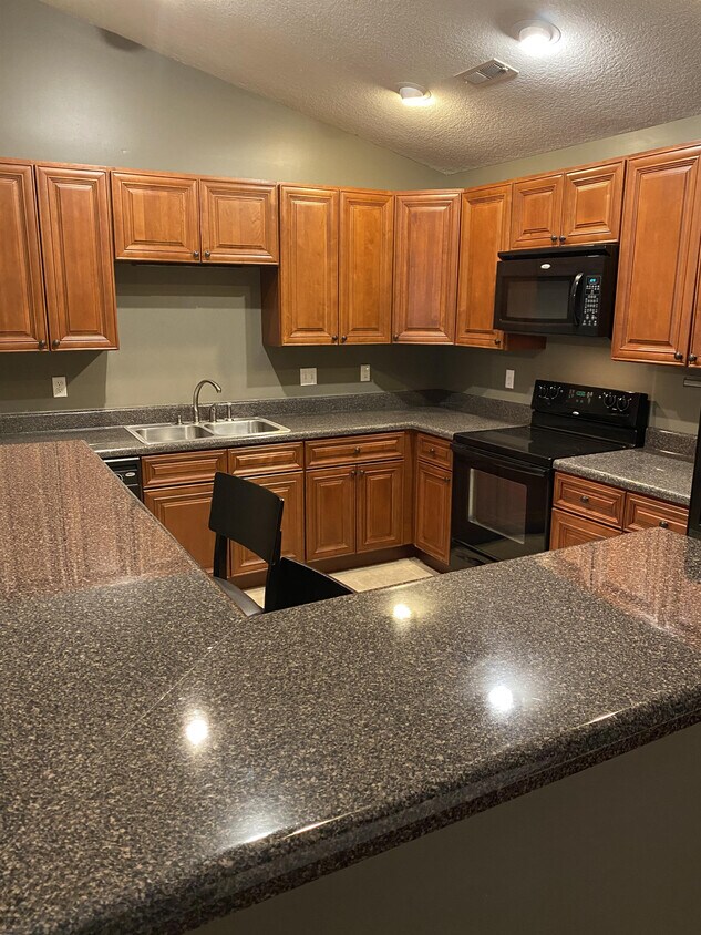 Foto principal - 5831 Metropolitan Way