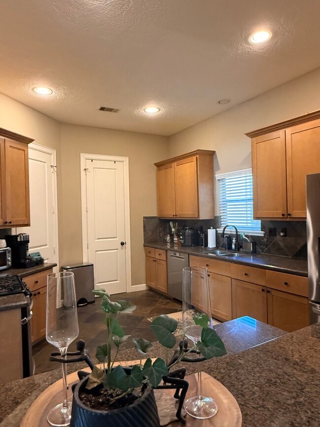 Building Photo - 5811 Maxie St