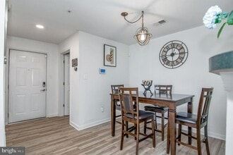 Building Photo - 1066 Gardenview Loop