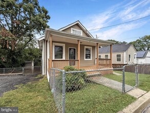 Building Photo - 11 Sultan Ave