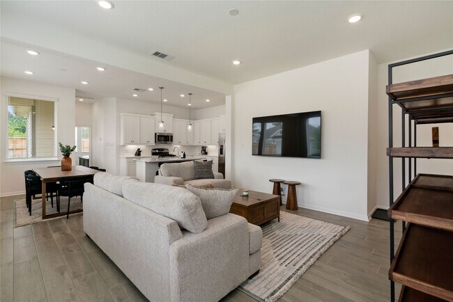 Foto del edificio - 603 Silver Pear Ct